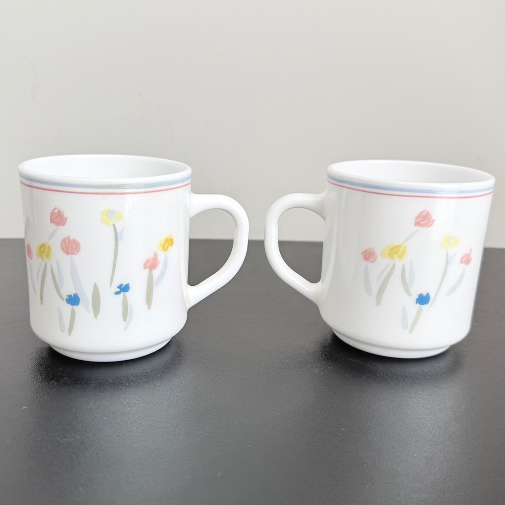 Arcopal Coffee Mugs Set of 2 White Floral Tulip Milk Glass France Vintage 80s